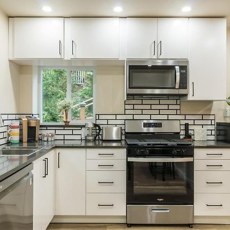 Beautiful Place With A Great Location, Free Parking, Wifi & Large Tv. Federal Way Exterior foto
